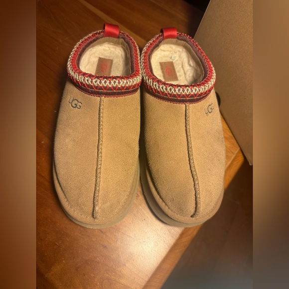 UGG Tazz Platform Slippers. GUC. - Picture 4 of 8